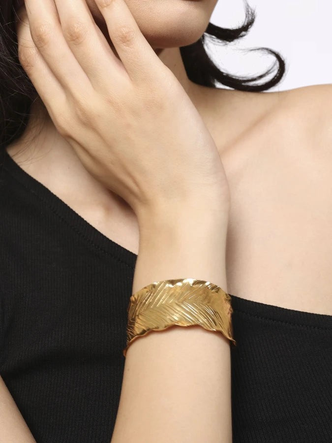 Textured Verdict Bracelet