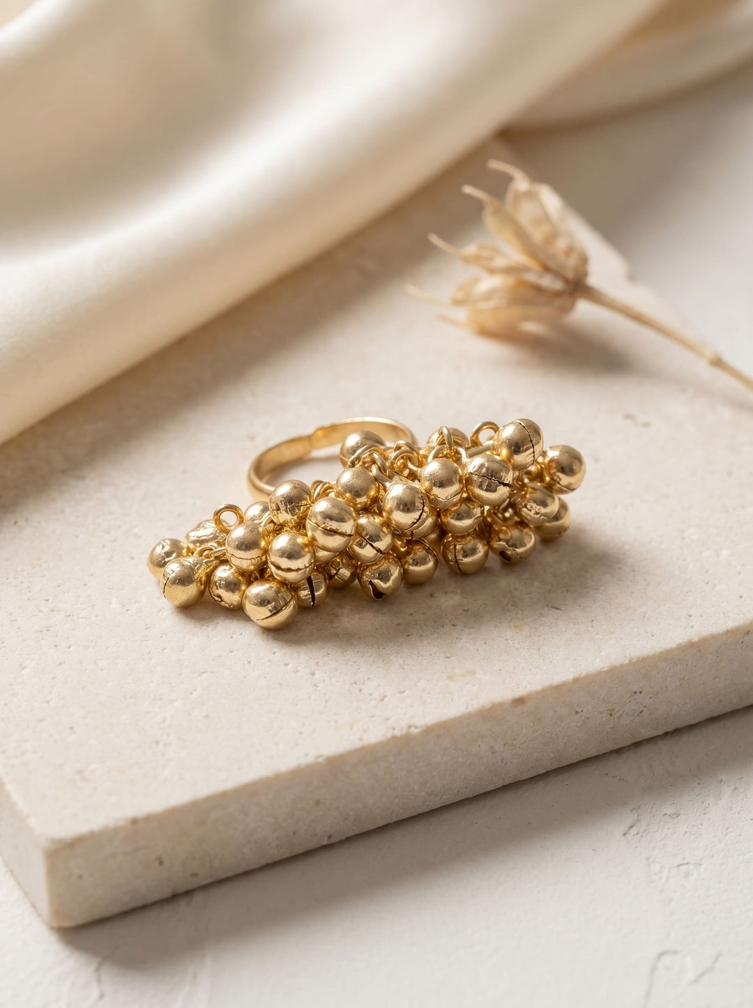 Golden Cluster Ring