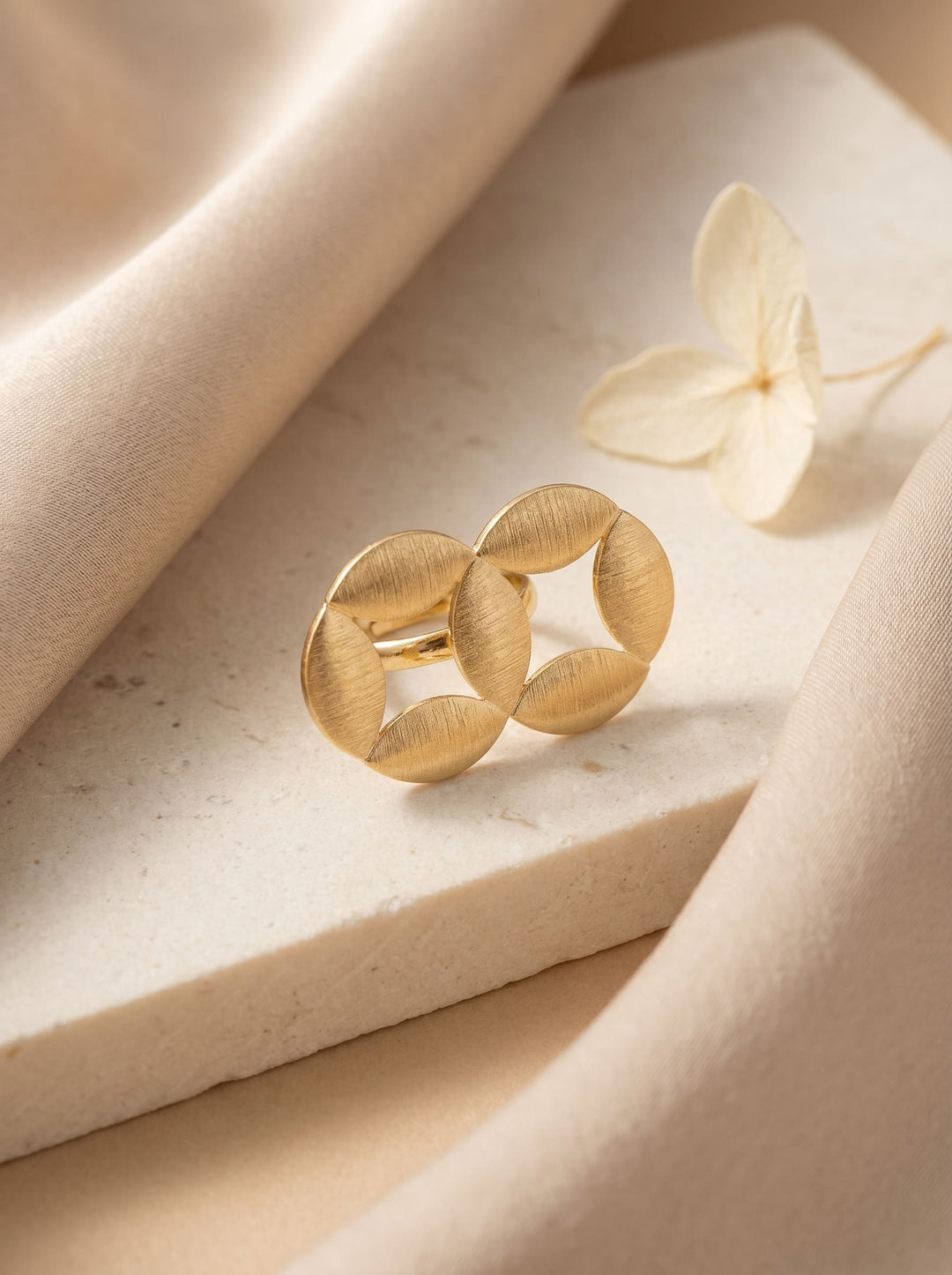Lumière Petal Ring