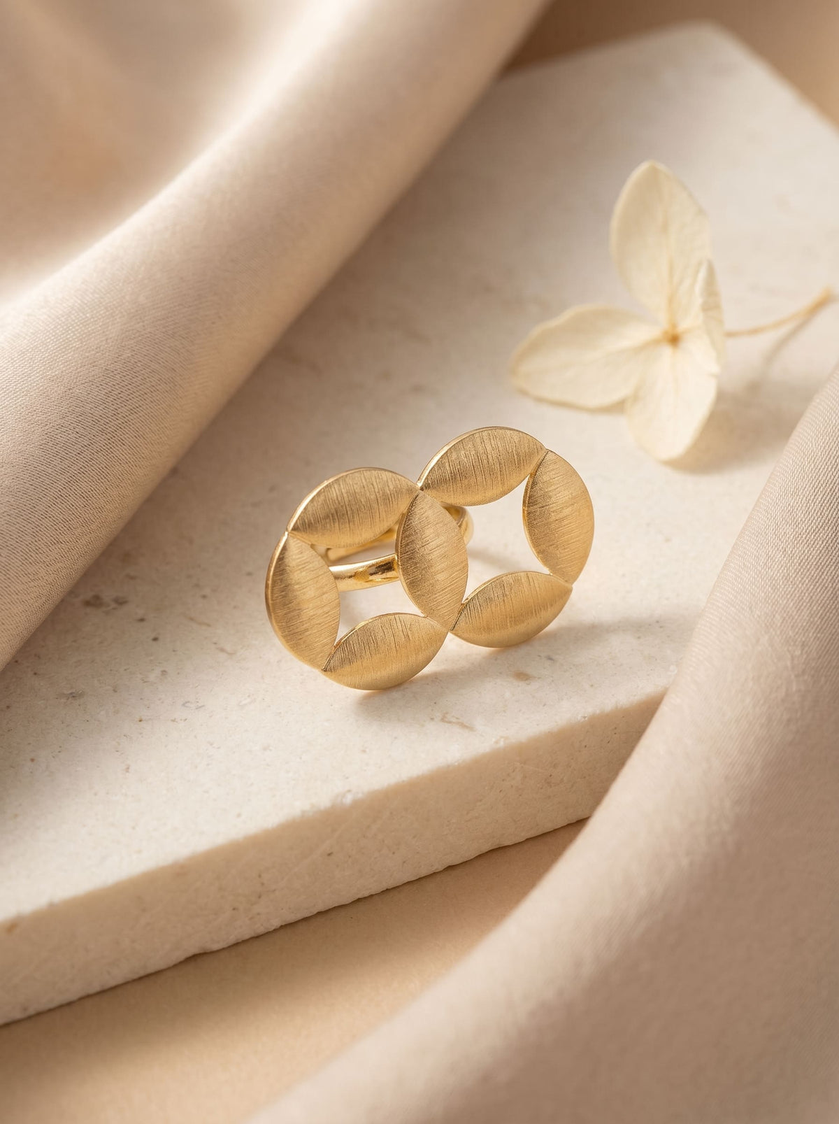 Lumière Petal Ring